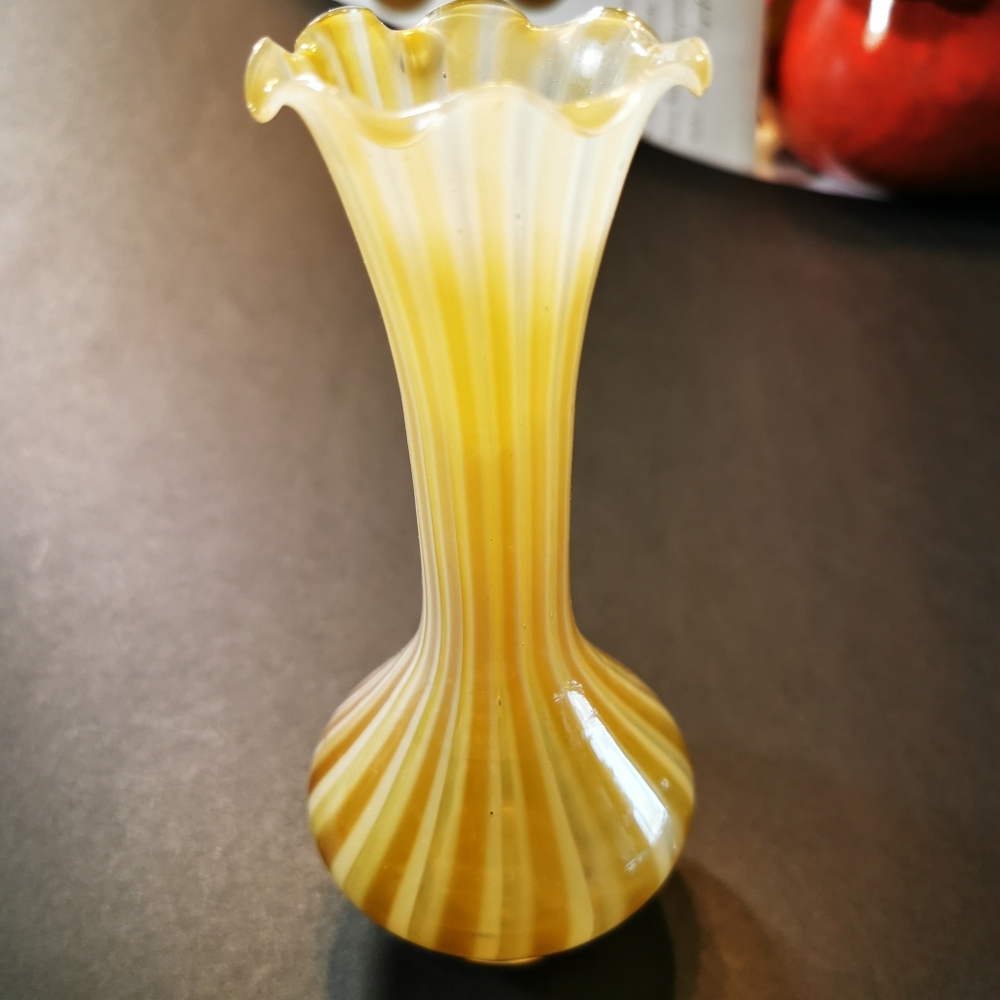 Art Glass Vase / Bud Vase ~ Striped Butterscotch Colour ~ Ruffled Rim - Picture 11 of 14